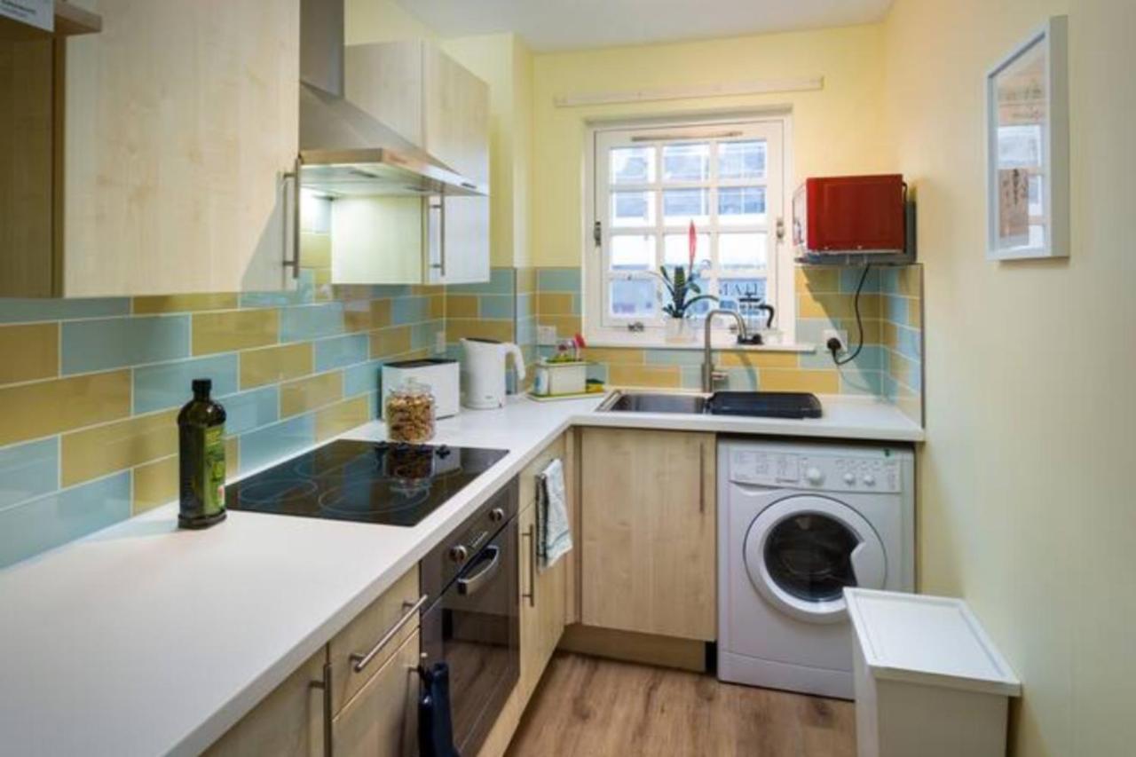 Central Flat Near Holyrood Park Edinburgh Exterior photo